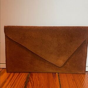 Nisolo Luisa Suede Clutch in Nutmeg